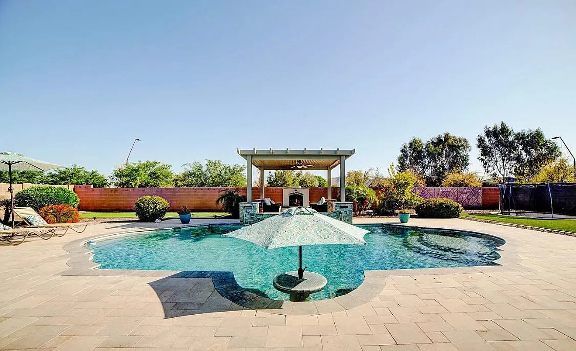 4 bed, 4000 sqft, $5,000 — Photo 2