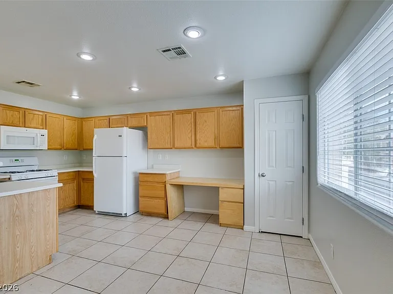 9911 Star Lake Ave — Photo 17