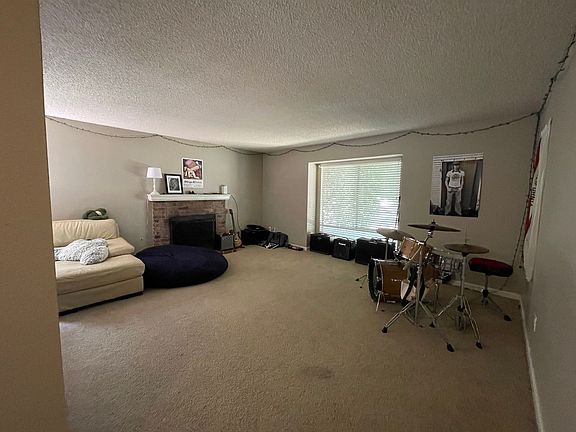5th image of 222 El Cajon Ave