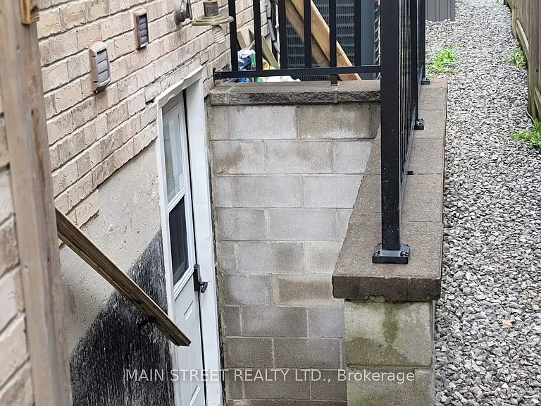 10 Usherwood St #BASEMENT — Photo 15