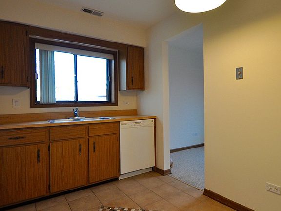 5th image of 15800 Peggy Ln APT 5