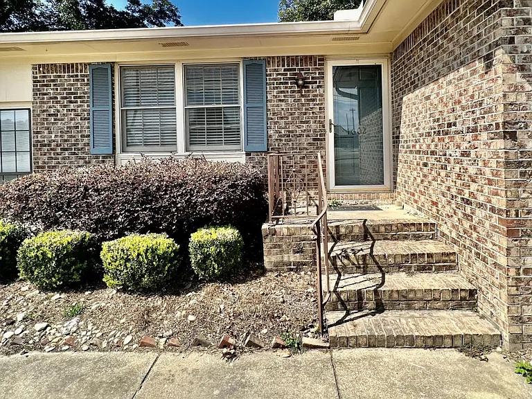 1602 Stadium St — Photo 3