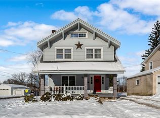 201 Edgewood Ave, Grove City, PA 16127