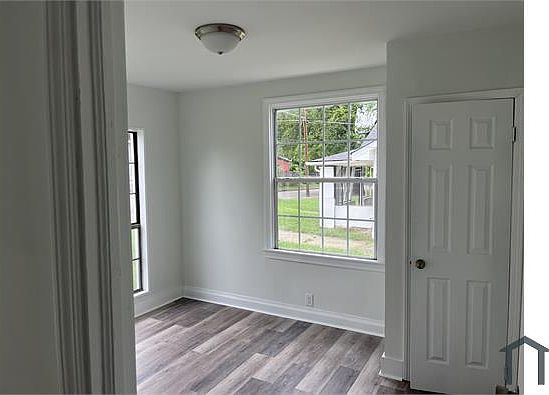 5th image of 2526 Lee Ave SW