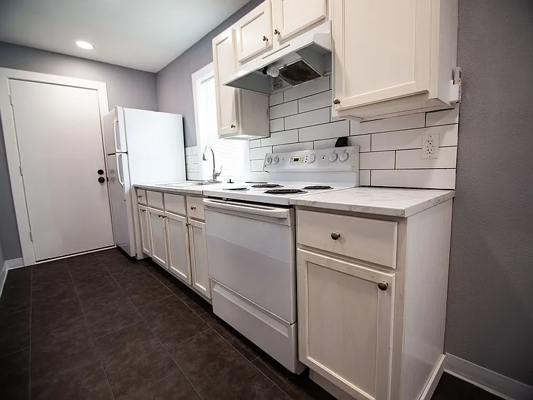 1114 N Ohio Ave — Photo 8