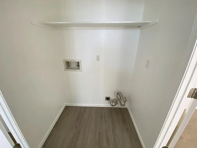 1559 Courtney Place — Photo 31