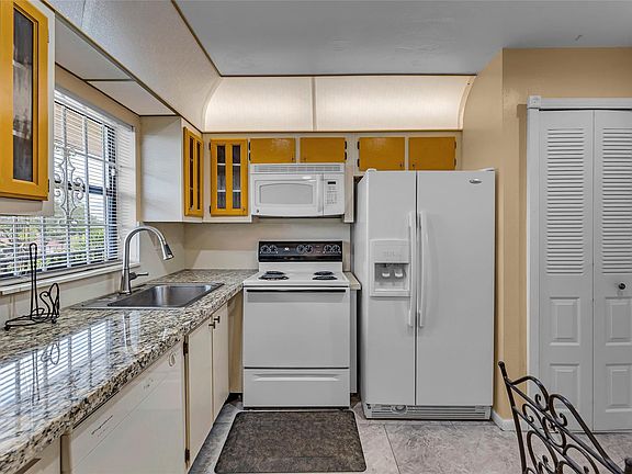 5th image of 10180 NW 30th Court #306