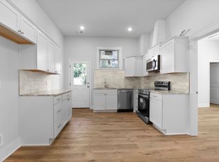 826 W Victory Dr, Savannah, GA 31405