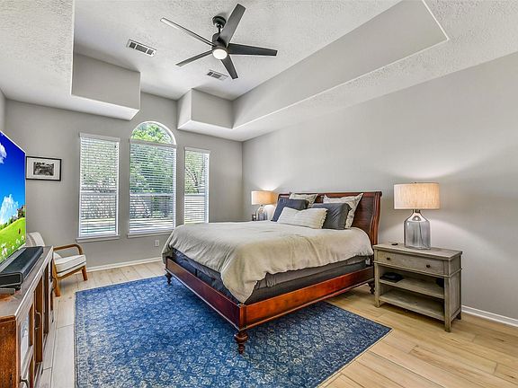4th image of 2864 Everett Drive