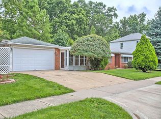 712 W John St, Champaign, IL