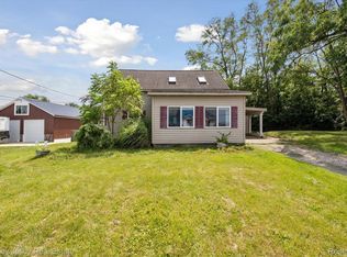 412 E Shore Dr, Whitmore Lake, MI