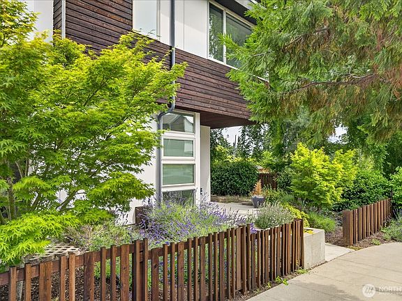 3rd image of 4440 Renton Avenue S