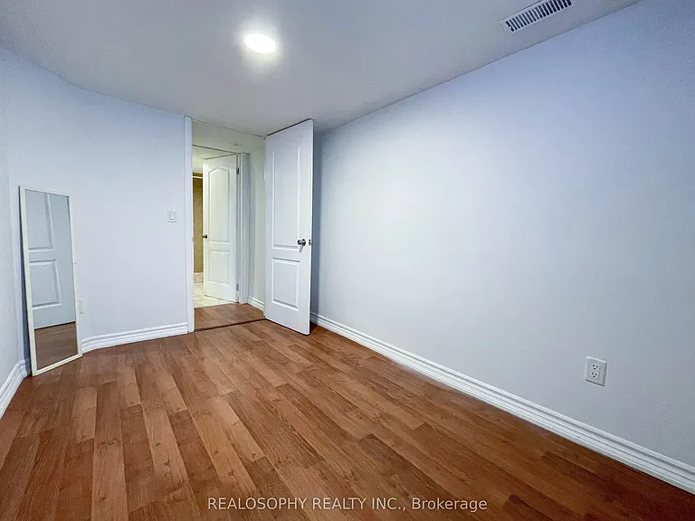 95 Royal York Rd #BASEMENT — Photo 7