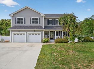 7 Hidden Meadows Dr, Charlestown, RI 02813