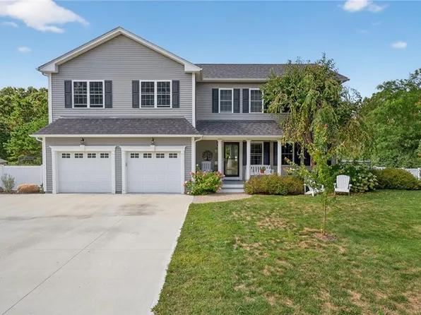 7 Hidden Meadows Dr, Charlestown, RI 02813