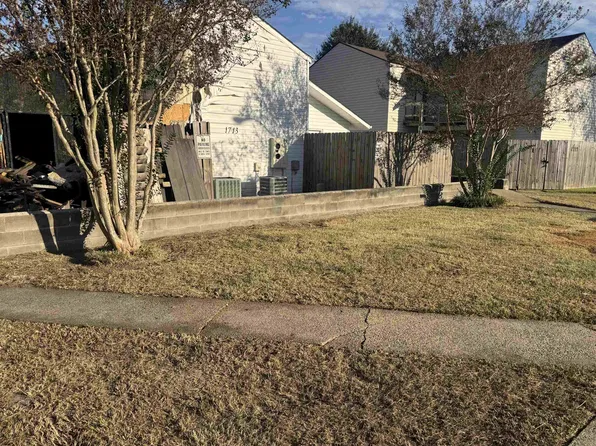 1713 Fox Run Dr, Lake Charles, LA 70605