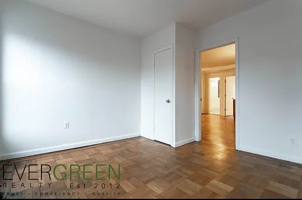 Rented by Evergreen Apartments BK | media 11