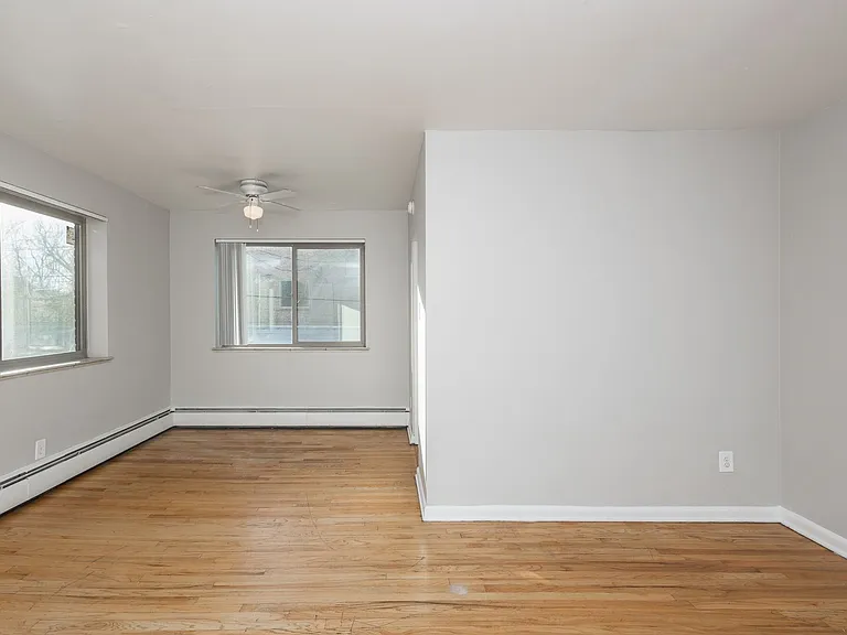 Jersey Apartments — Photo 15