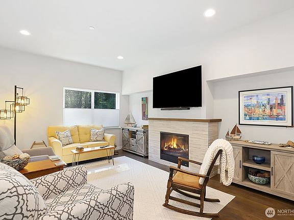 5th image of 1062 Sunrise Place SW