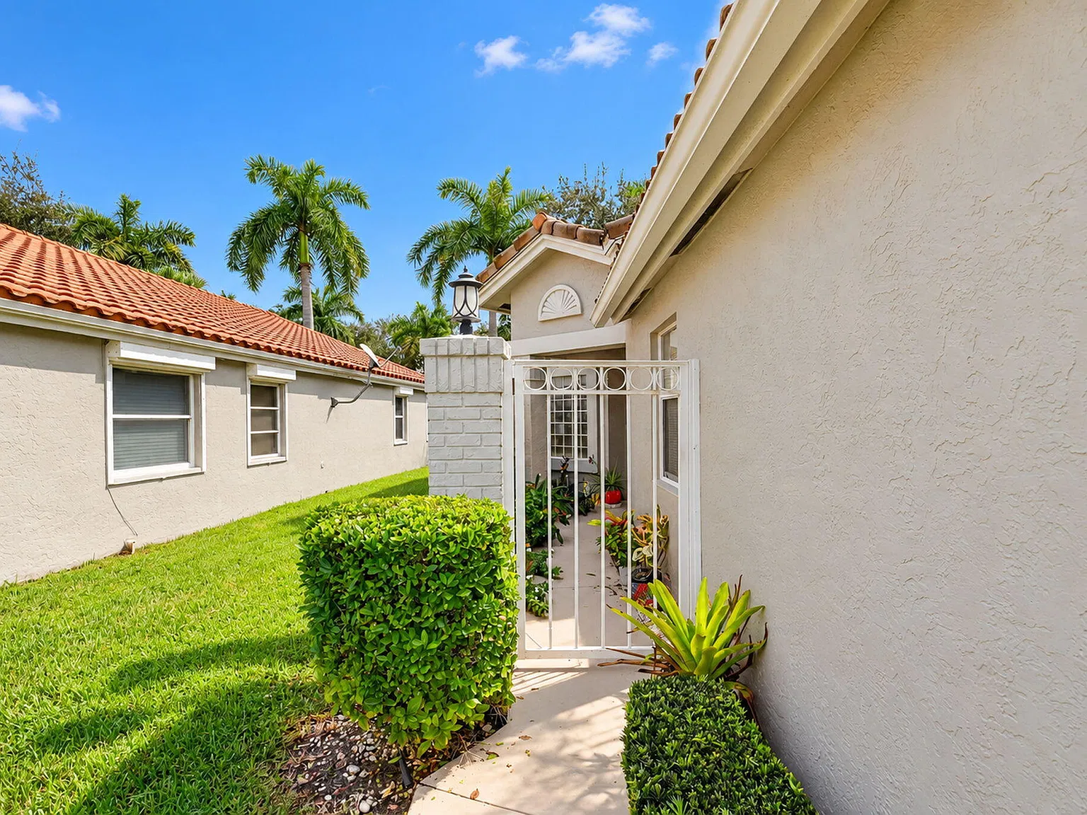 3 bed, 2.0 bath, 1937 sqft, $5,500 — Photo 4