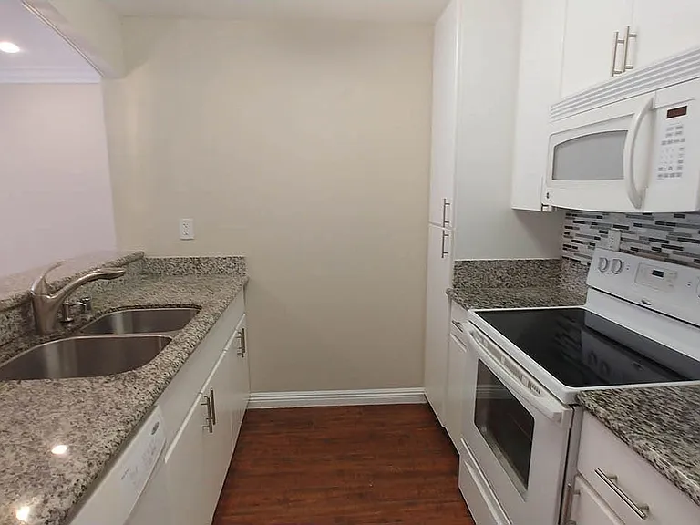 Villa De Adel Apts — Photo 117