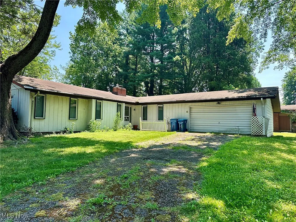 1607 Cloverfield Dr photo 1