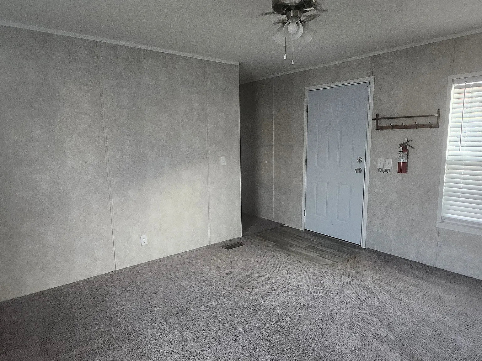 1301 Devils Glen Rd — Photo 4