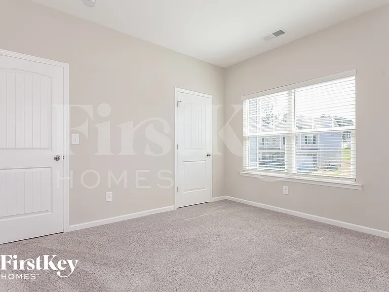 5521 Begonia St — Photo 10