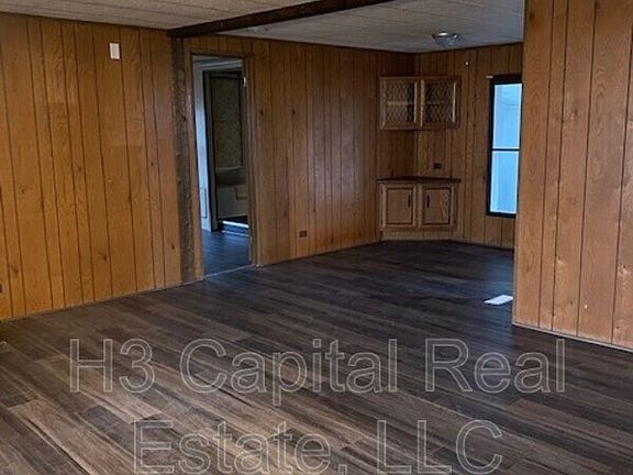 3rd image of 3990 Lake St