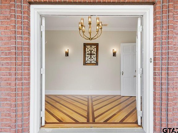 4th image of 1609 Old Nacogdoches Rd