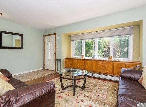 5th image of 10 Miriam Ln