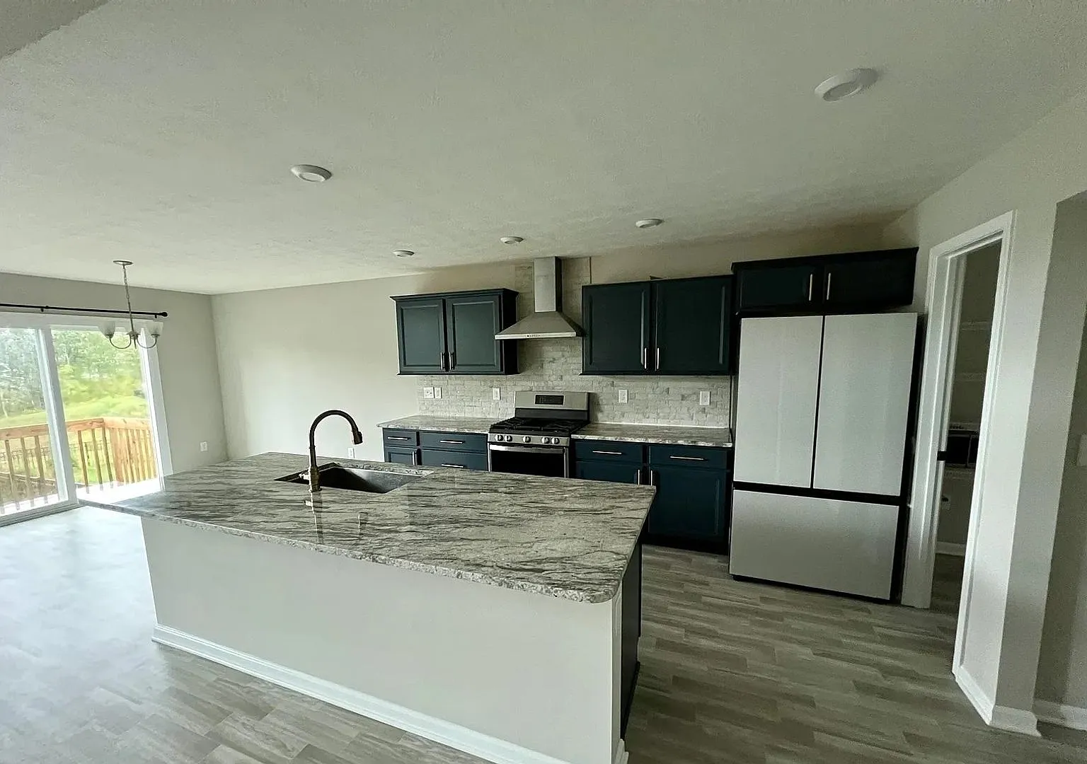 Premium East Louisville Living: 4-Bedroom 3 Bathooms — Photo 4
