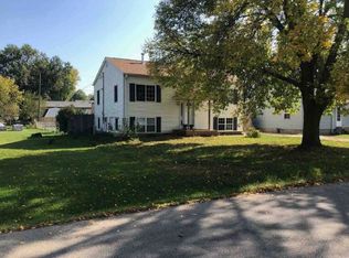 614 6th St, Colona, IL 61241