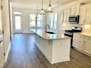 214 Village Walk Dr, Clayton, NC 27527