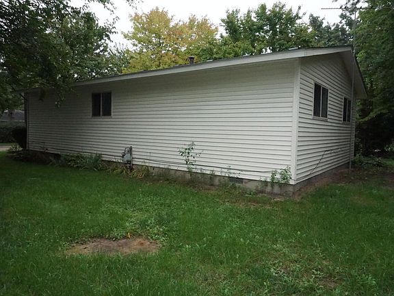 5th image of 801 Farnsworth Rd