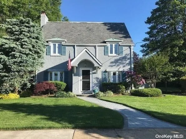 350 Raymond Street, Rockville Centre, NY 11570