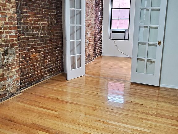 3rd image of 531 W 48th St APT 20