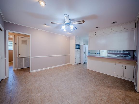 3rd image of 111 Alderman Dr