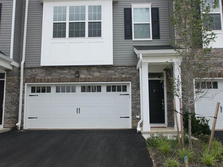 1206 Arose Ln — Photo 3