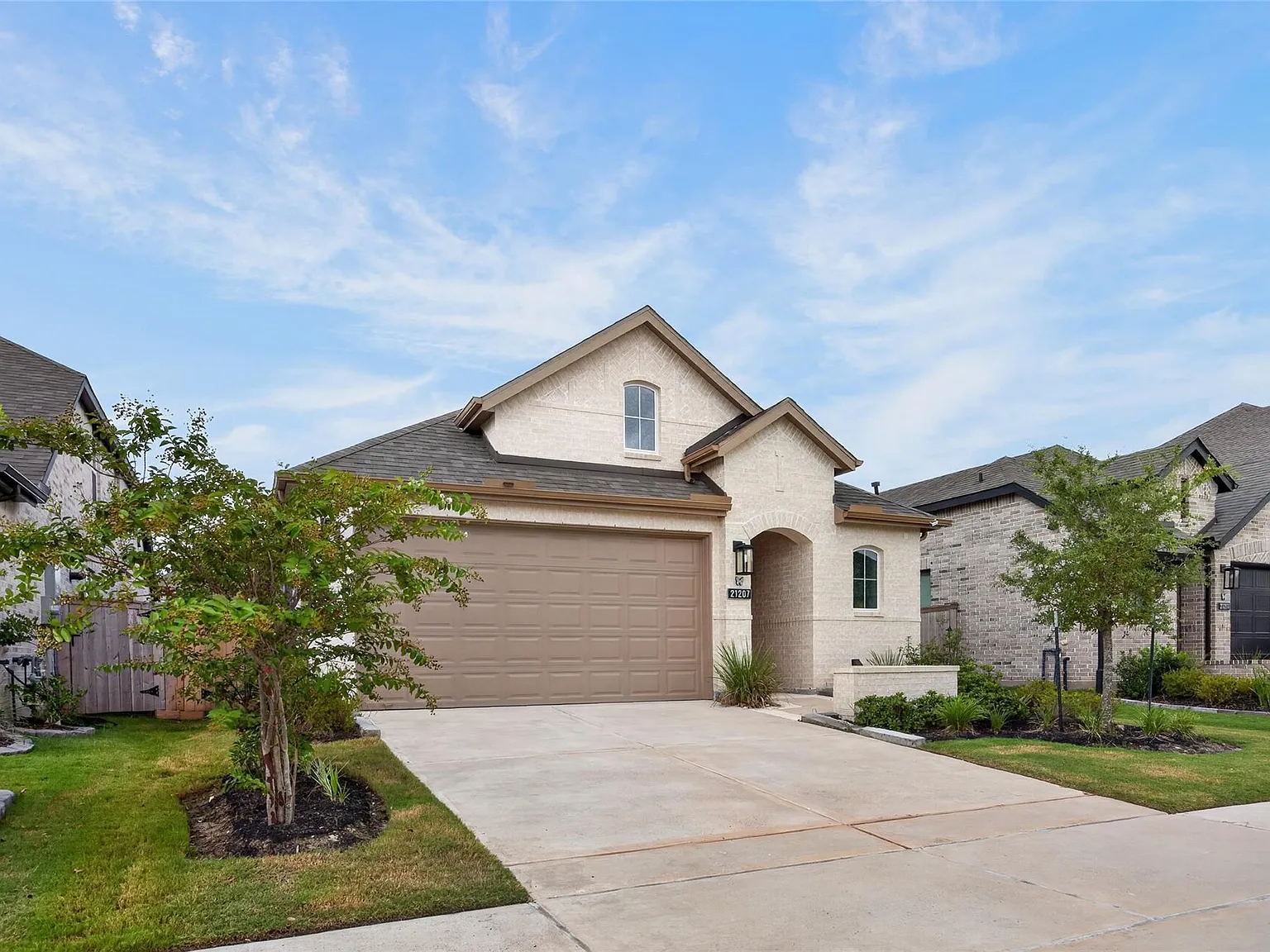 3 bed, 2.5 bath, 1988 sqft, $2,800 — Photo 4