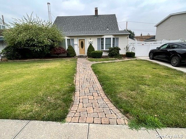 1st image of 24 Bellows Ln