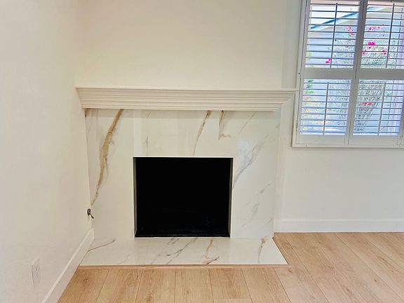 4th image of 22637 Hickory Ave