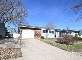 121 Calumet Rd, Marquette Heights, IL 61554