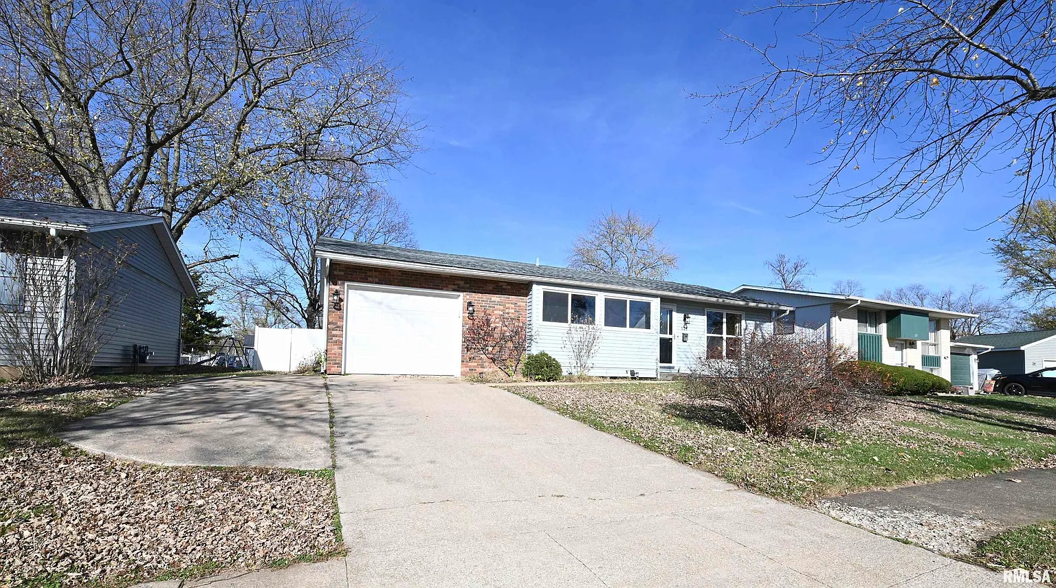 121 Calumet Rd photo 1