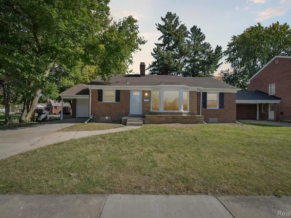 8126 Sorrento St, Detroit, MI 48228