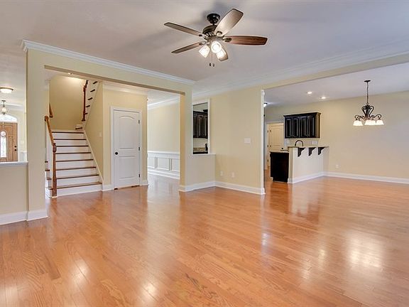 5th image of 425 Fernhurst Ln