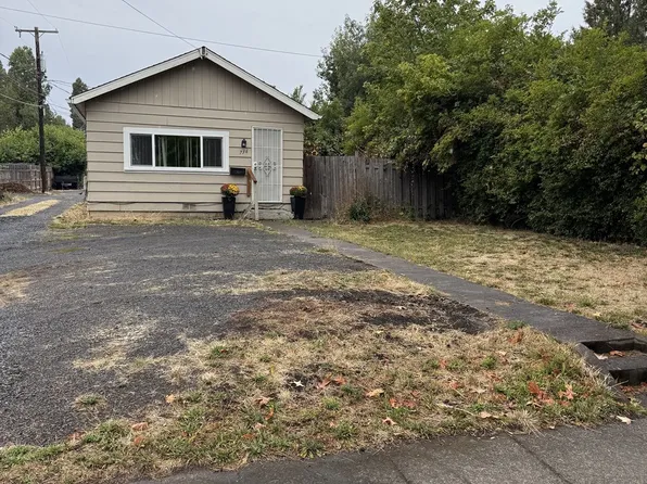 736 5th St, Springfield, OR 97477