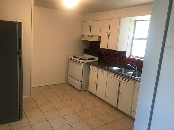 3rd image of 4708 SE 25th St #Single