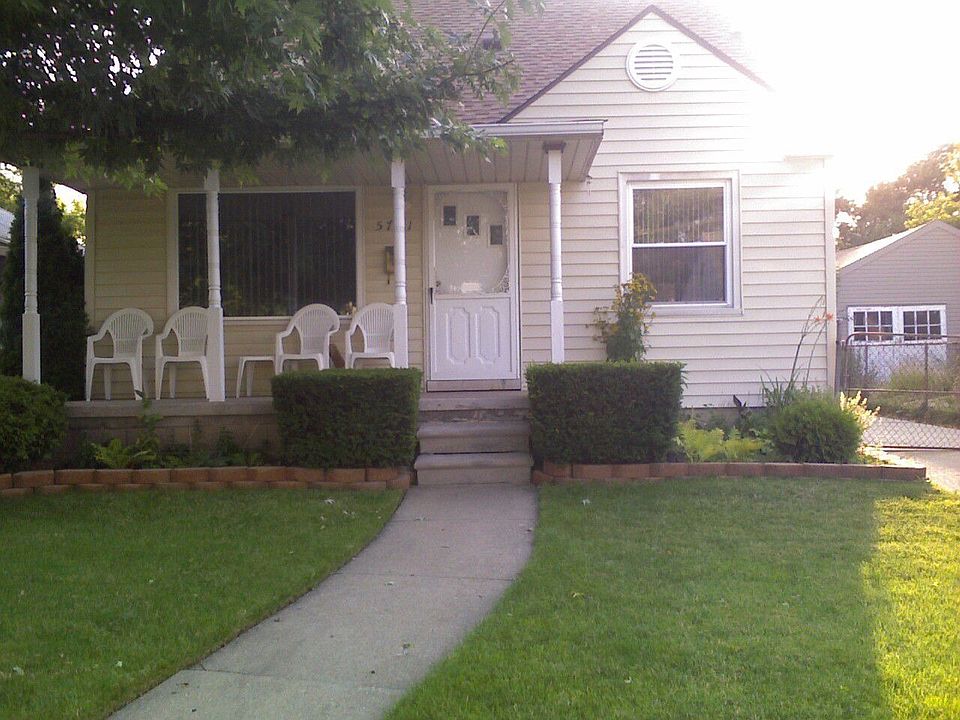 Nice, well kept house and lawn
