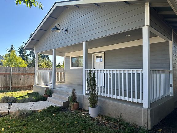 2nd image of 488 17th St